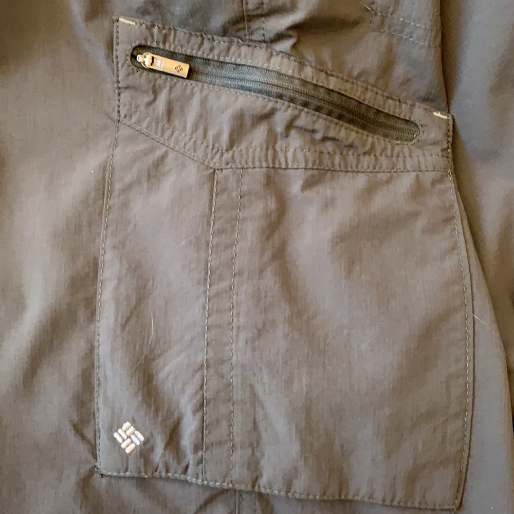 COLUMBIA OMNI-SHADE CARGO SHORTS..LIKE NEW MINT!! - Picture 11 of 12